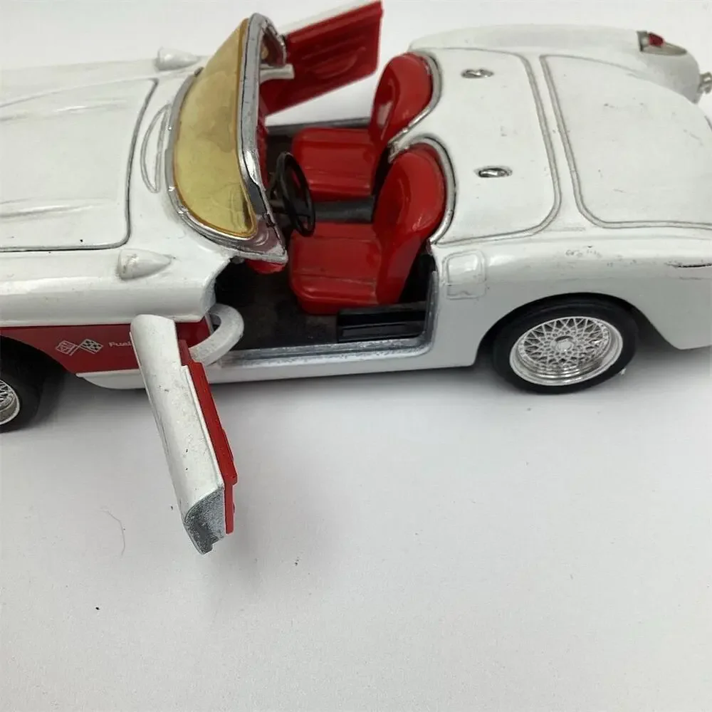 1957 Chevrolet Corvette‎ Diecast Model 1/24 Scale White Vintage Car